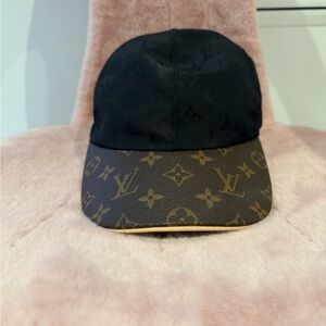 ⭐️ Louis Vuitton Black and Brown Monogram Cap ⭐️